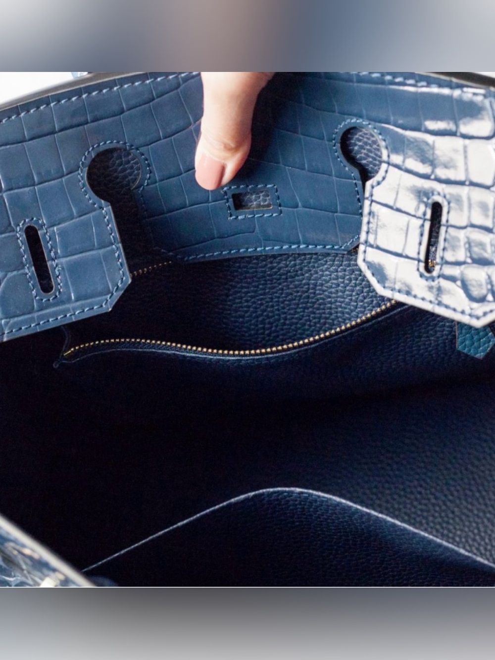 Ainifeel Structured Navy Croc-Embossed Tote with Gold Hardware Size 30 - Picture 7 of 13